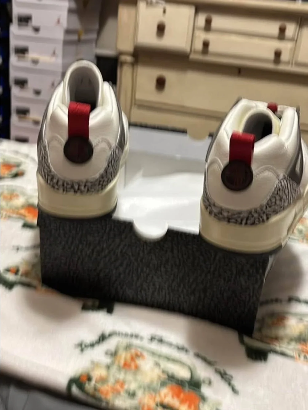 Jordan Spizike low White and Red Retro Sneakers